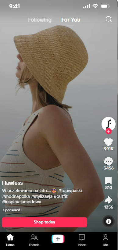 Reklama TikTok dla marki z branży fashion Flawless wyświetlana w feedzie „For You” – pionowy format wideo zaprojektowany pod social commerce, zwiększający zaangażowanie i konwersję dzięki CTA „Shop today”.